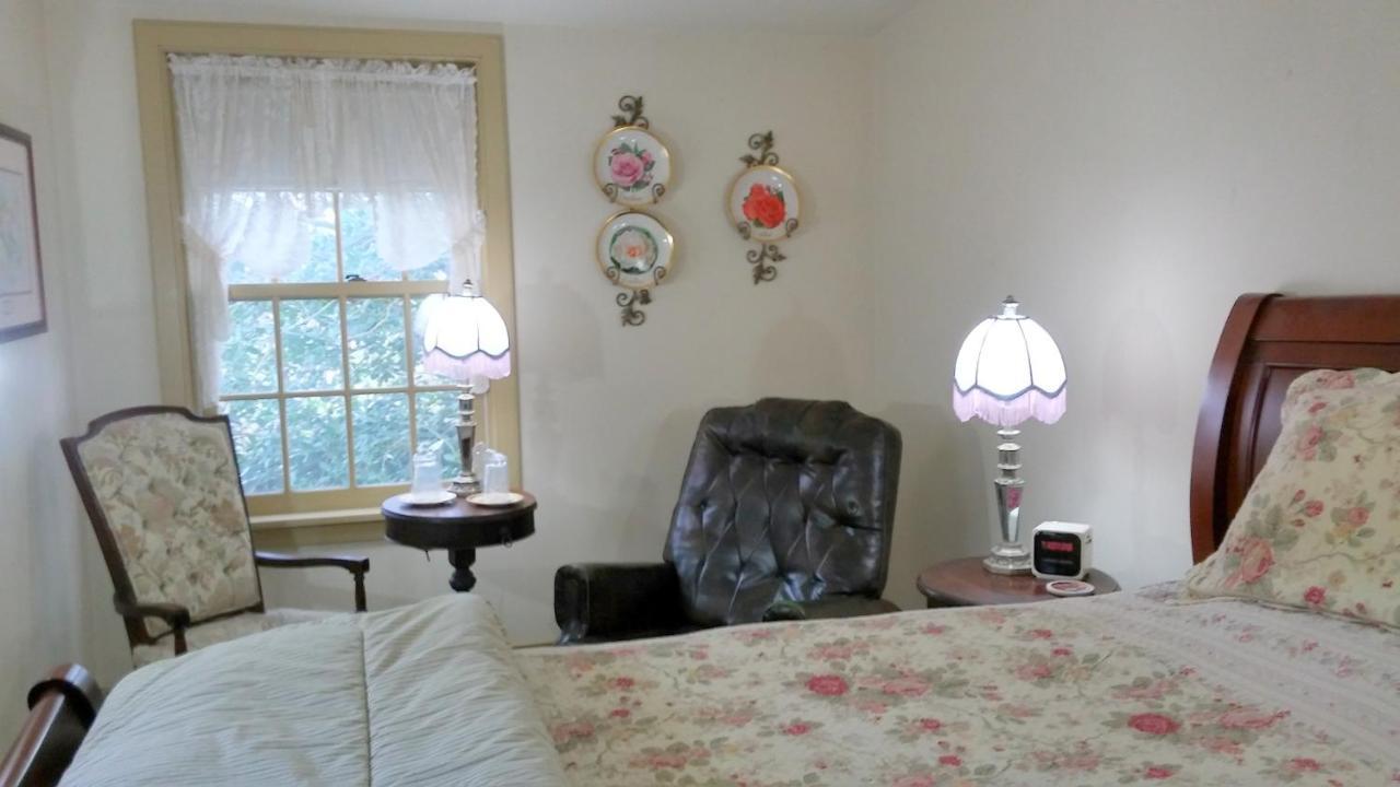 1732 Folke Stone Bed And Breakfast West Chester Eksteriør billede